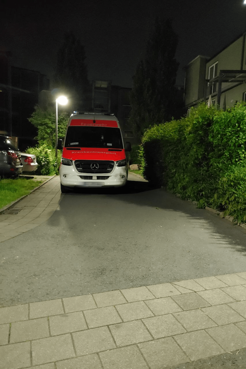 Rettungswagen in den ROBERT-GERITZMANN-HÖFE