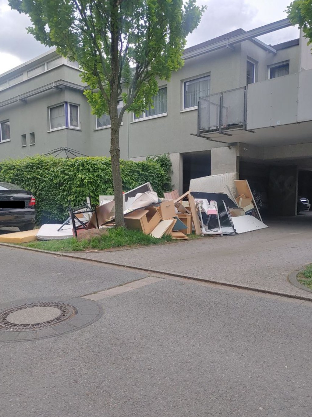 Sperrmüll wird seit über einer Woche nicht&nbsp;abgeholt.